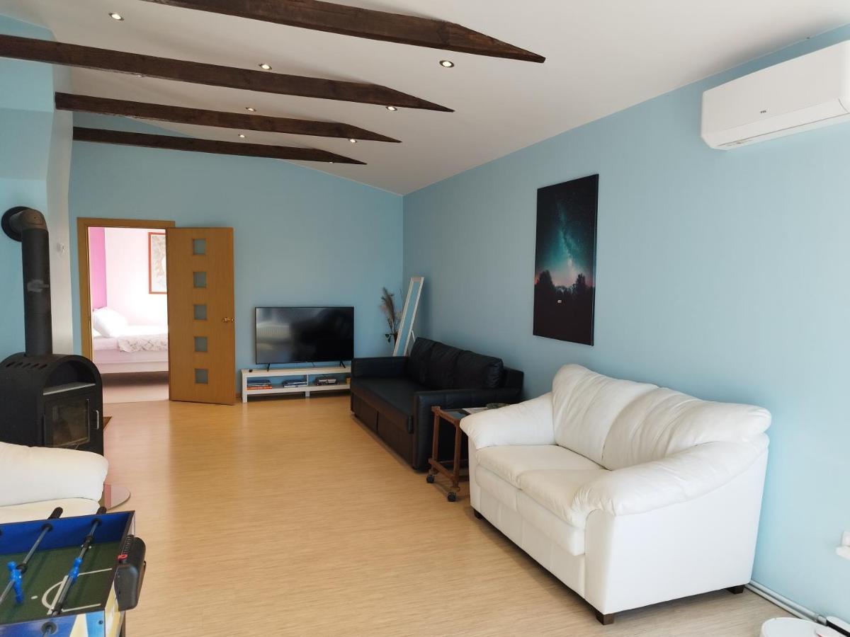 Spacious & Cozy Apartment With Forest View Zapyskis Exterior photo